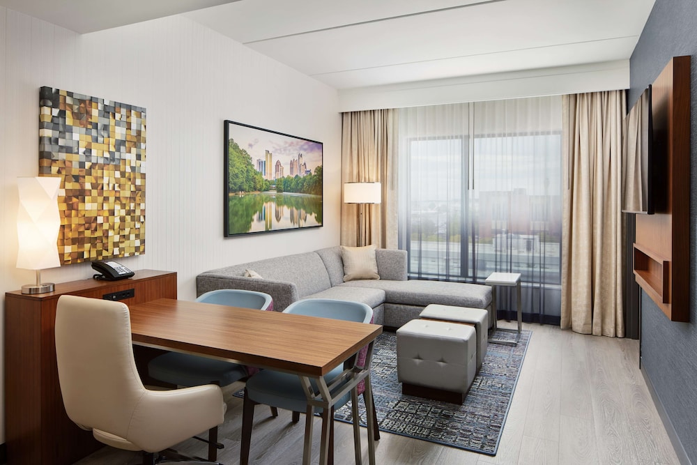 Suite, 1 King Bed - Photo 2
