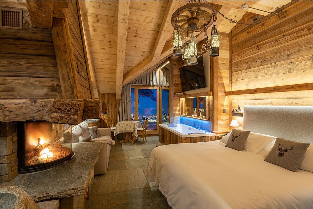 Deluxe Studio Suite, Fireplace (sauna)