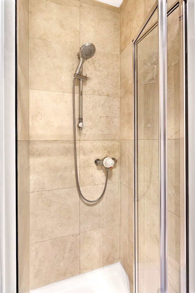 Deluxe Apartment, Ensuite, City View (2 Bed) - Photo 7
