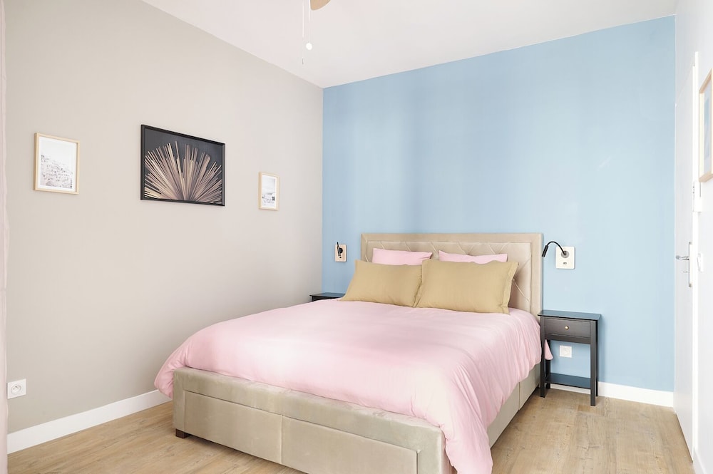Luxury Apartment, 1 Queen Bed, Kitchen