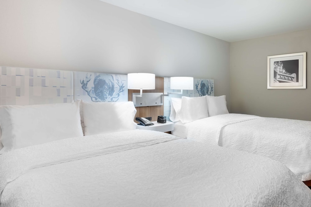 Room, 2 Queen Beds, Accessible, Bathtub photo 1