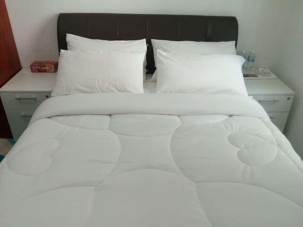 Elite Double Room, 1 Queen Bed, Non Smoking, Shared Bathroom photo 1