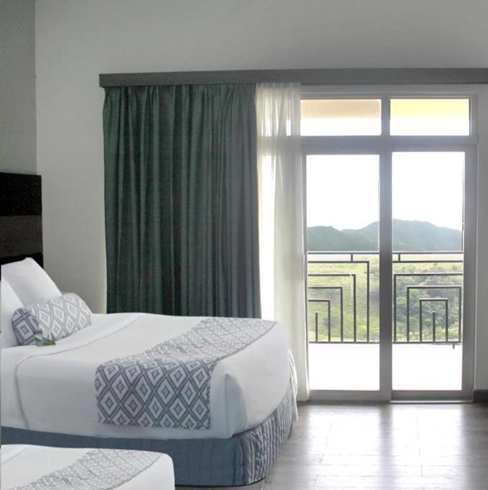 Deluxe Double Room, 2 Queen Beds, Non Smoking photo 3