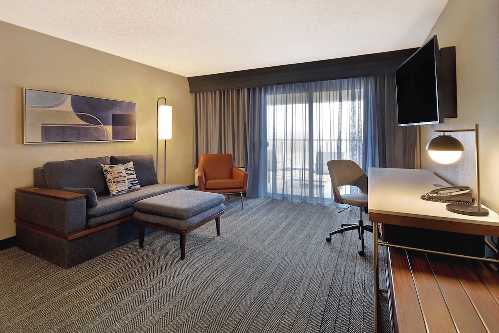 Suite, 1 King Bed with Sofa bed, Balcony - Photo 7