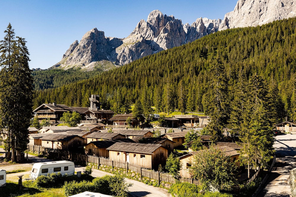 Deluxe Mobile Home, 2 Bedrooms (Dolomites Lodge) photo 2