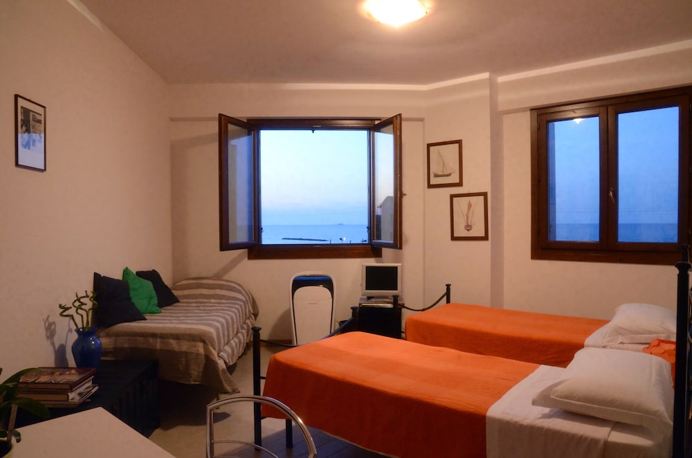 Triple Room, Private Bathroom photo 1