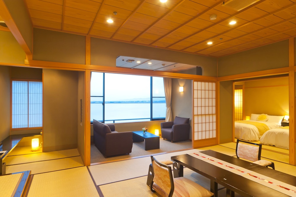 Japanese Modern Room (Kan-un)