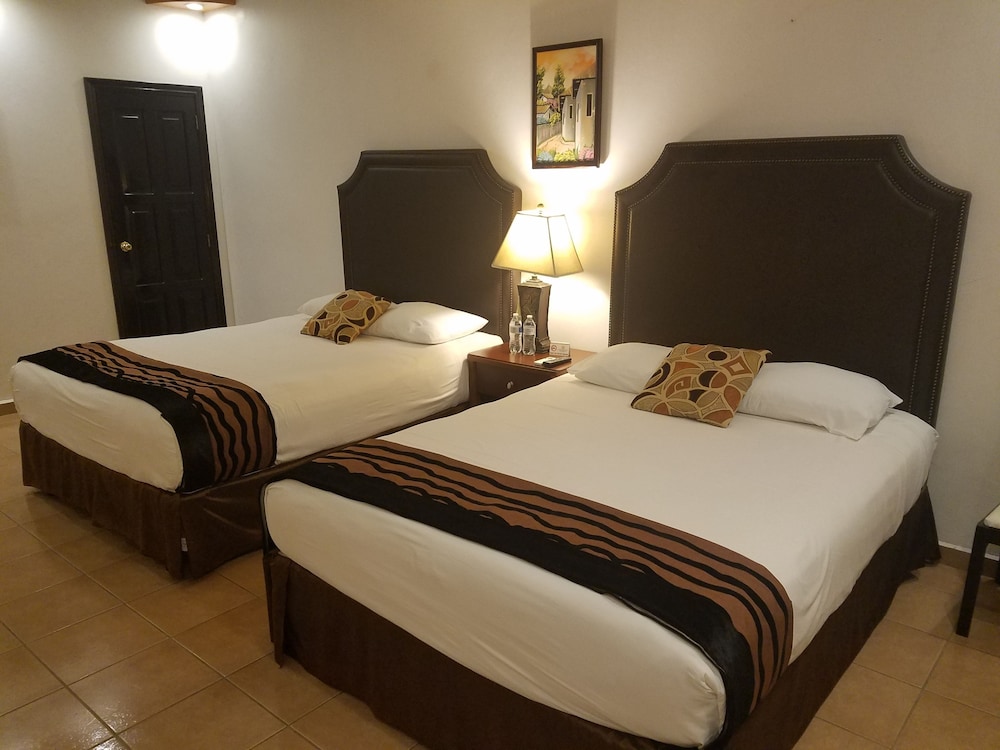 Comfort Double Room Single Use, 2 Queen Beds, Resort View photo 2