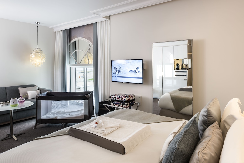 Chambre Deluxe, 1 grand lit et 1 canapé-lit (Family)
