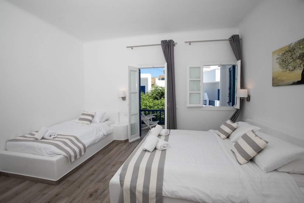 Deluxe Triple Room, Balcony, Garden View - Photo 8