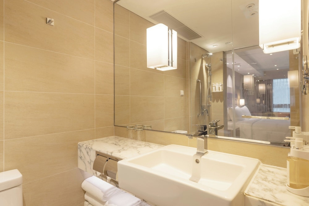 Premium Room, 1 King Bed, Business Lounge Access (High Floor)