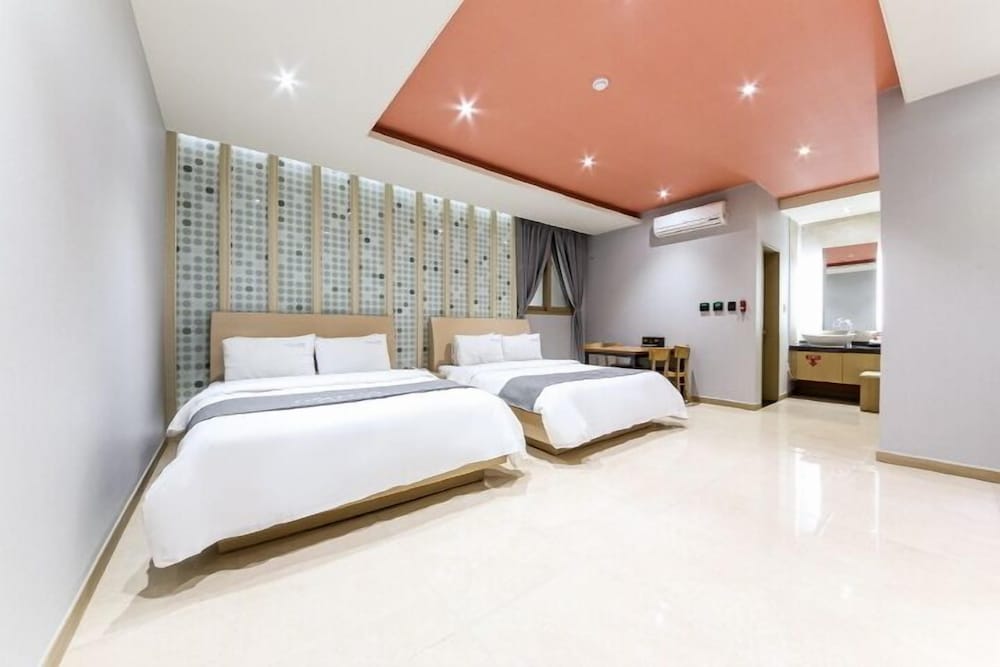 Family Room - Photo 1