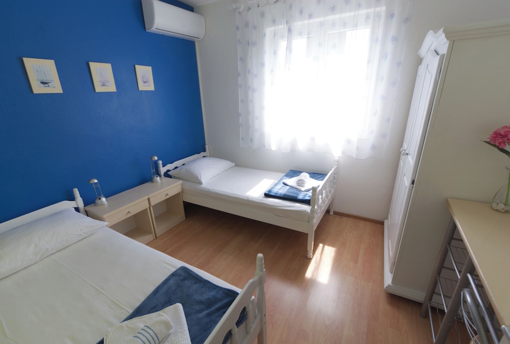 Basic Twin Room, 2 Twin Beds, Non Smoking photo 1