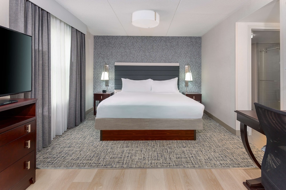 Suite, 1 King Bed, Non Smoking - Photo 2