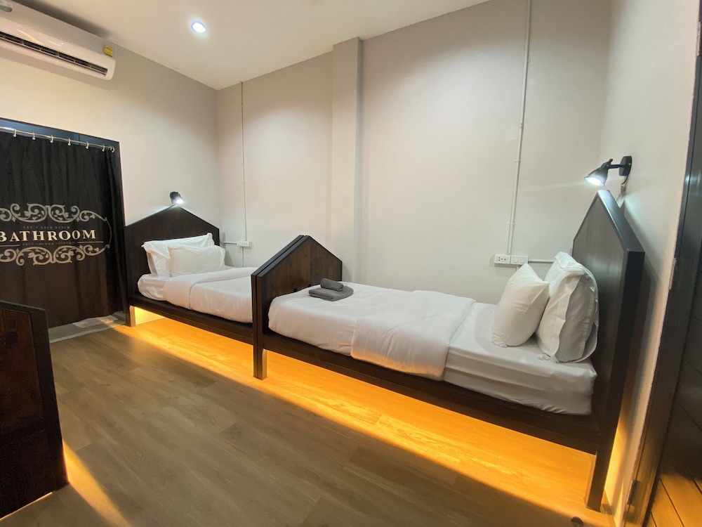 Standard Single Room, 3 Twin Beds photo 1