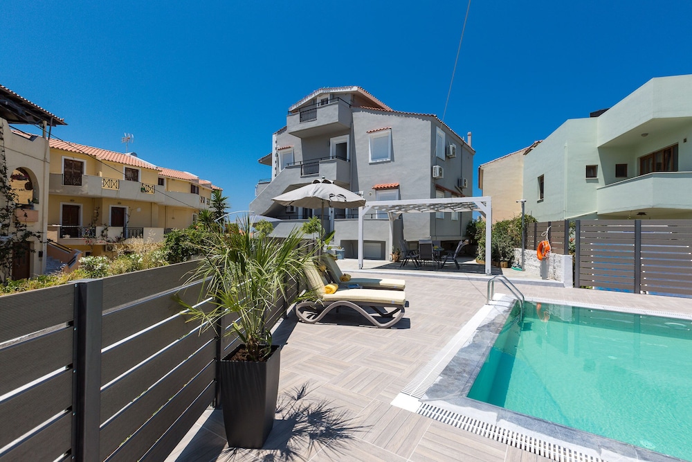 Apartment, 1 Bedroom, Pool View photo 2