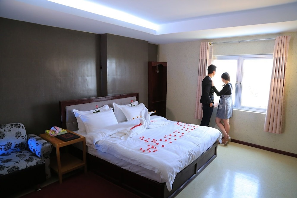King and Queen Suite photo 2
