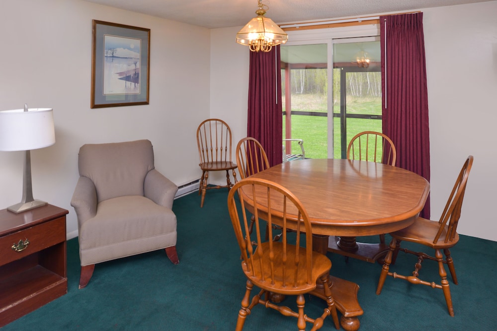 Suite, 1 King Bed, Kitchen photo 2