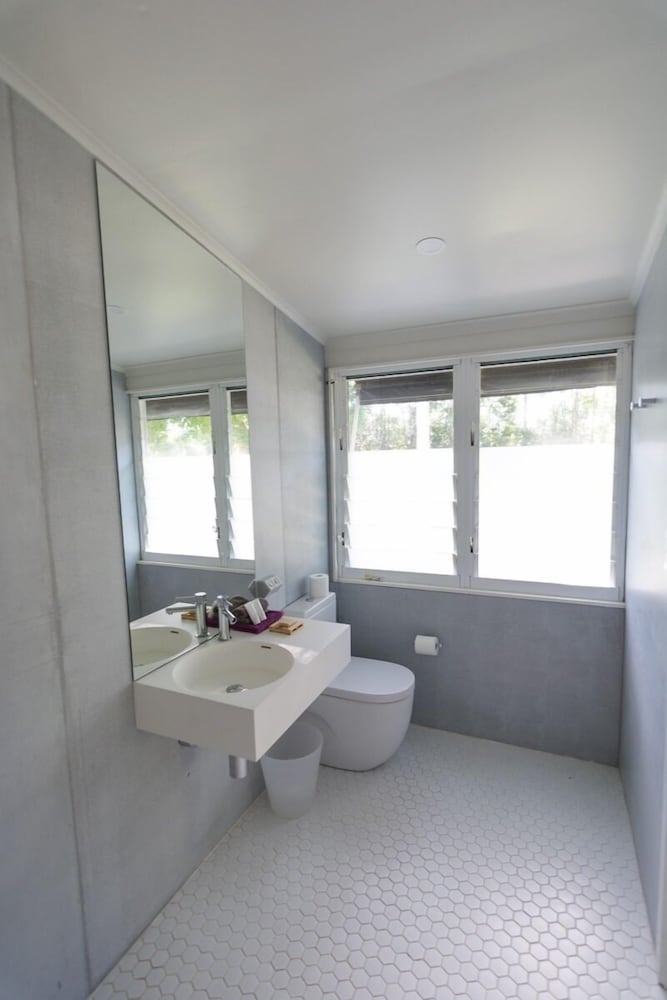 Standard Double or Twin Room thumbnail 5