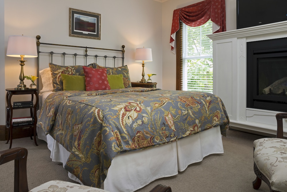 Marshall Point Room