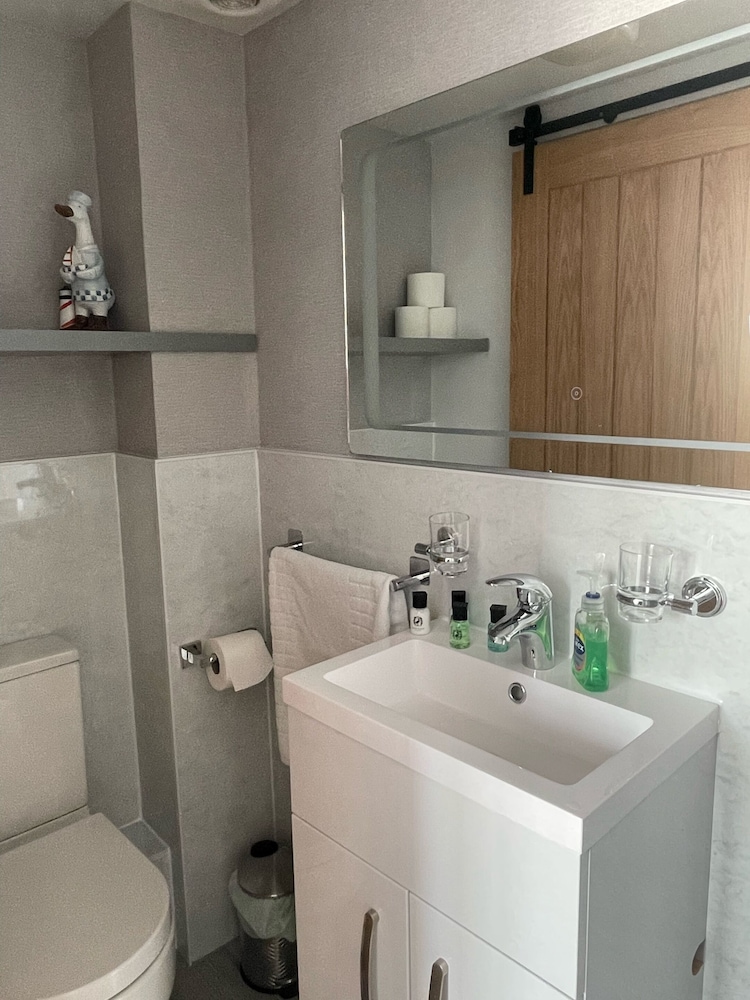 Deluxe Double Room, Ensuite, Harbor View (1st floor room 1) photo 3
