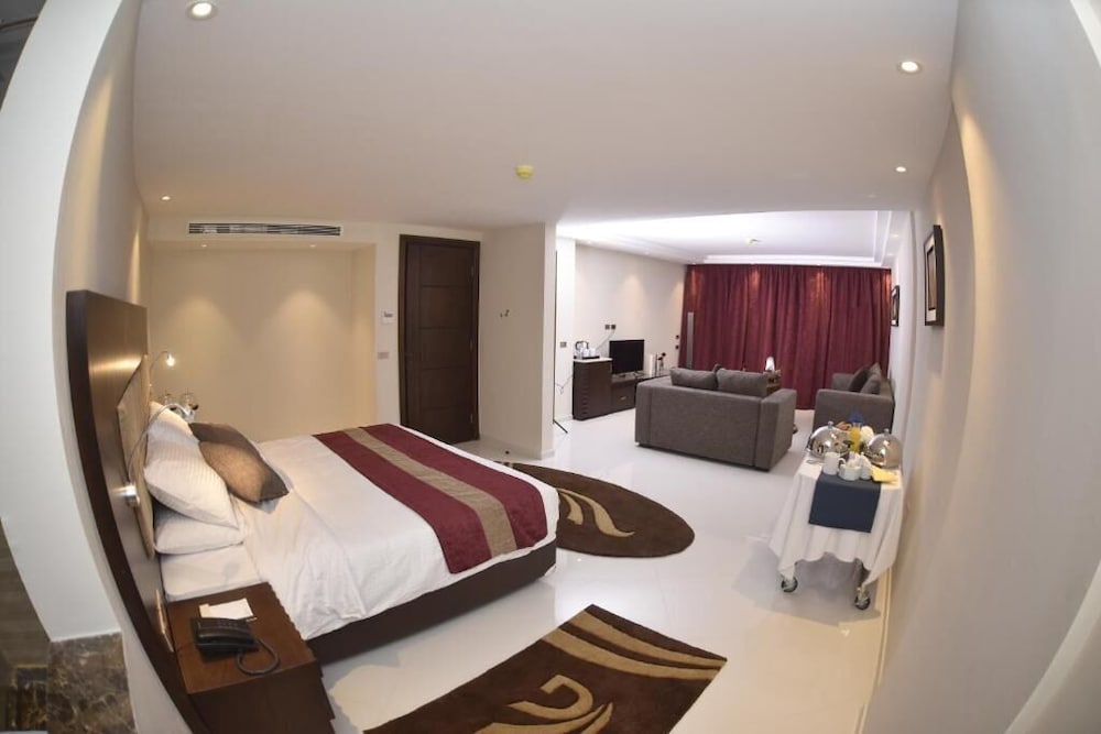 Executive Suite, Pool View