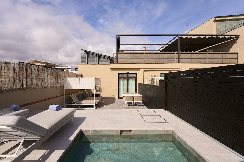 Deluxe Suite, Private Pool (Barcelona - Single use) thumbnail 5