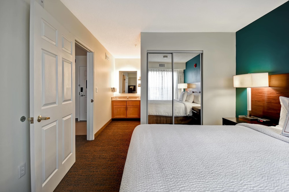 Suite, 1 Bedroom - Photo 10
