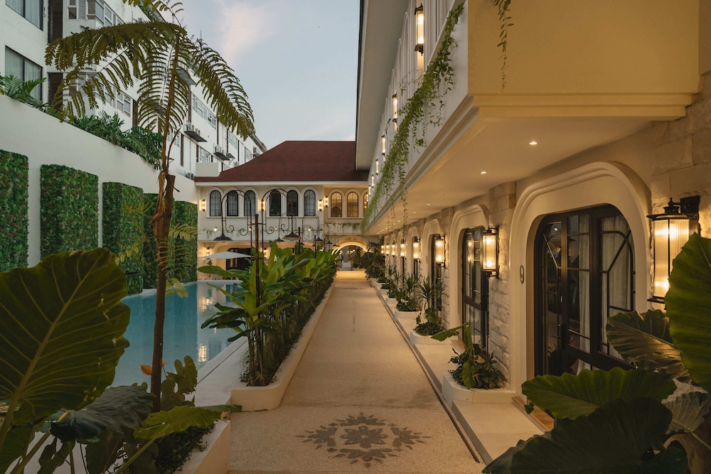 Deluxe Room Pool Side - Photo 2