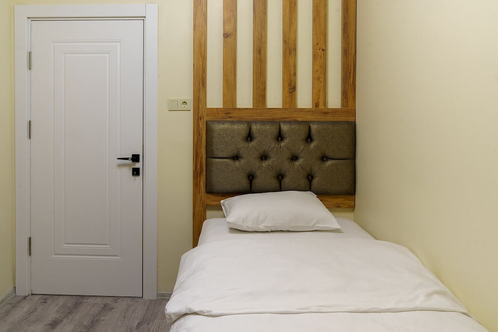 Economy Apartment - Photo 4