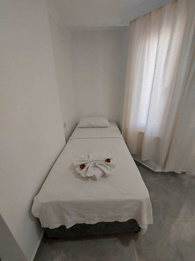 Standard Twin Room photo 2