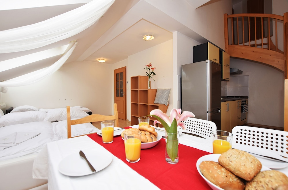 Classic Apartment, 2 Bedrooms, City View (Apt 1)
