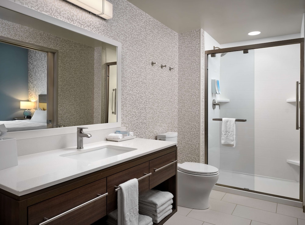 Suite, 1 King Bed, Accessible (Mobility & Hearing, Roll-in Shower) - Photo 8