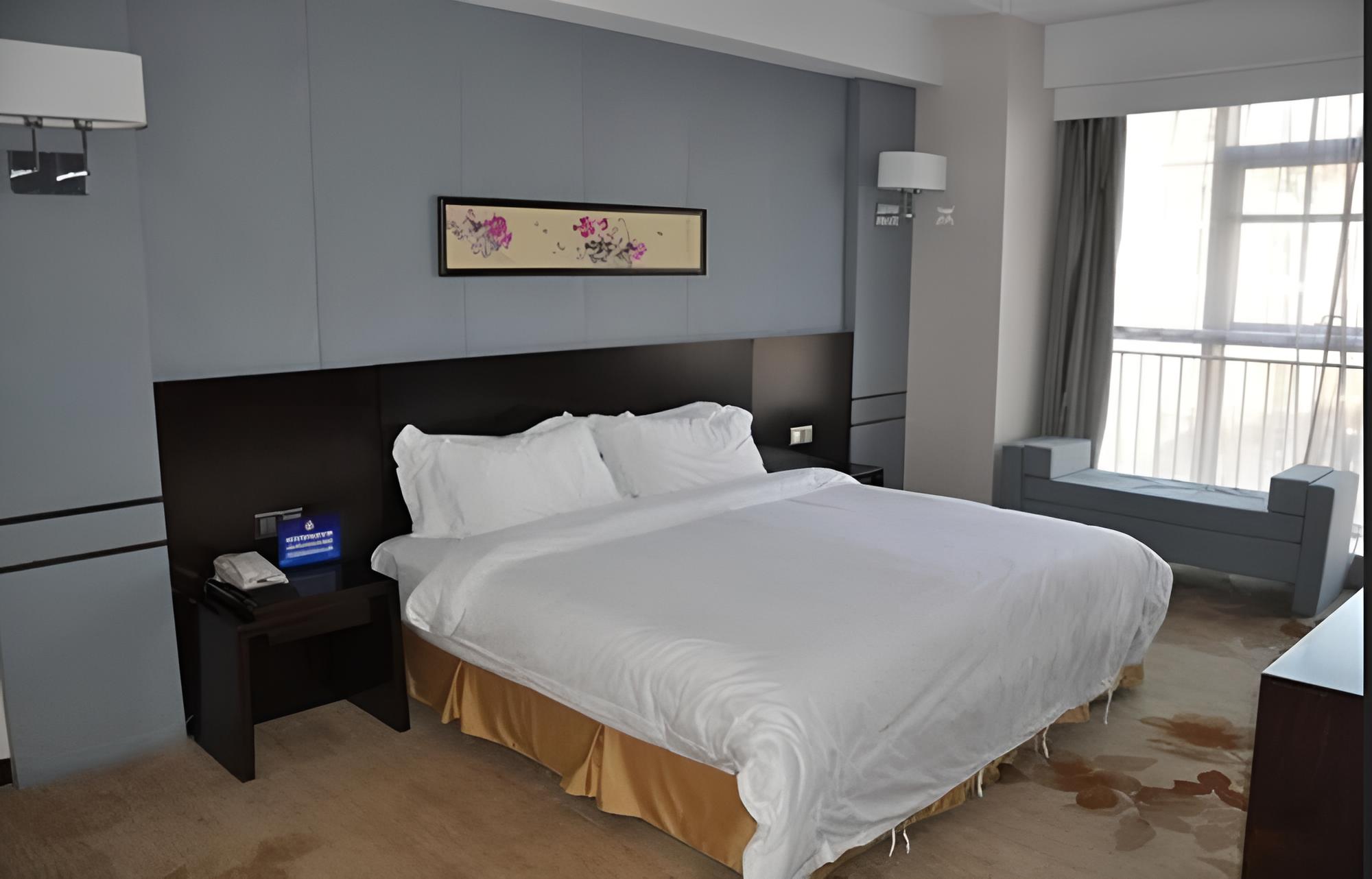 Deluxe King Room photo 3