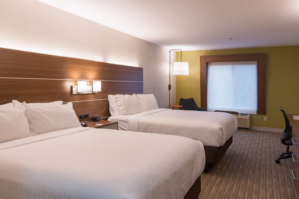 Standard Room, 2 Queen Beds, Accessible Bathtub (Communications, Accessible Tub) - Photo 5