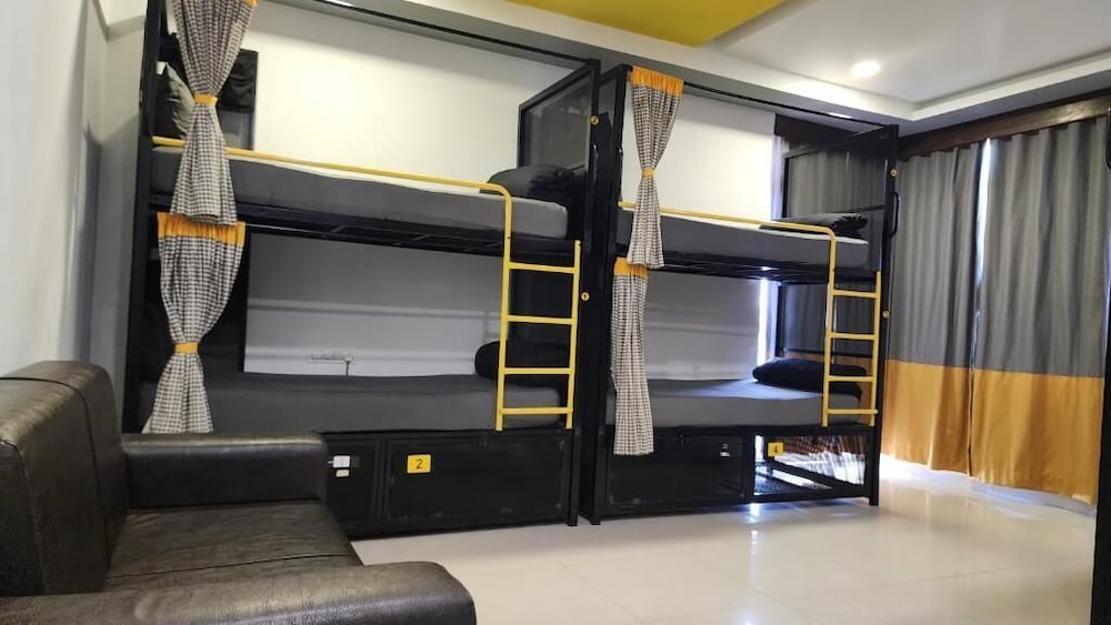 Bed in 6 Bed Mixed Dormitory with Balcony photo 3