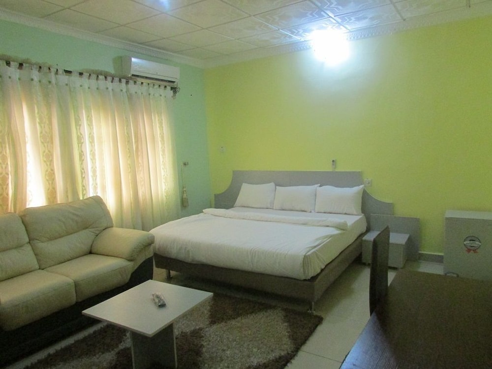 Business Suite, 1 King Bed, Non Smoking photo 1