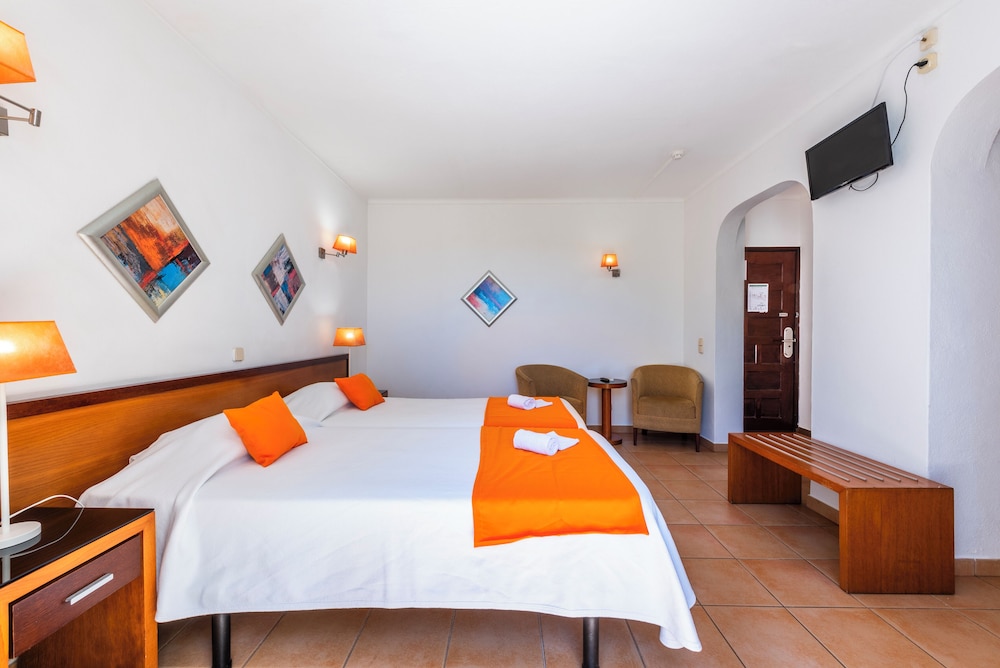 Standard Double or Twin Room - Photo 3