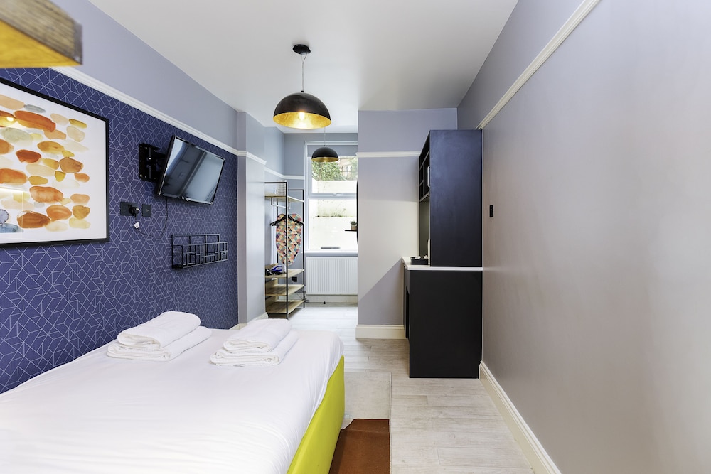 Double Room - Lower Ground photo 3