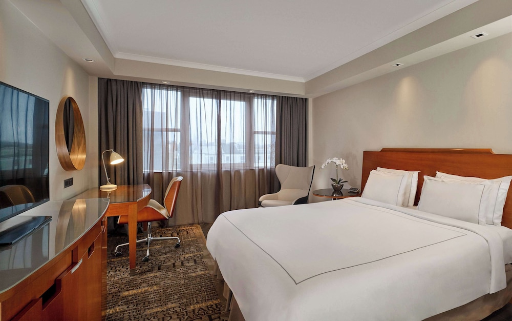 Superior Room, 1 King Bed photo 1
