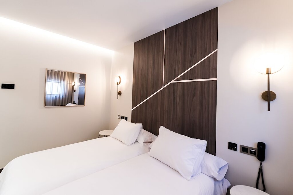 Classic Twin Room (Ansares) - Photo 4