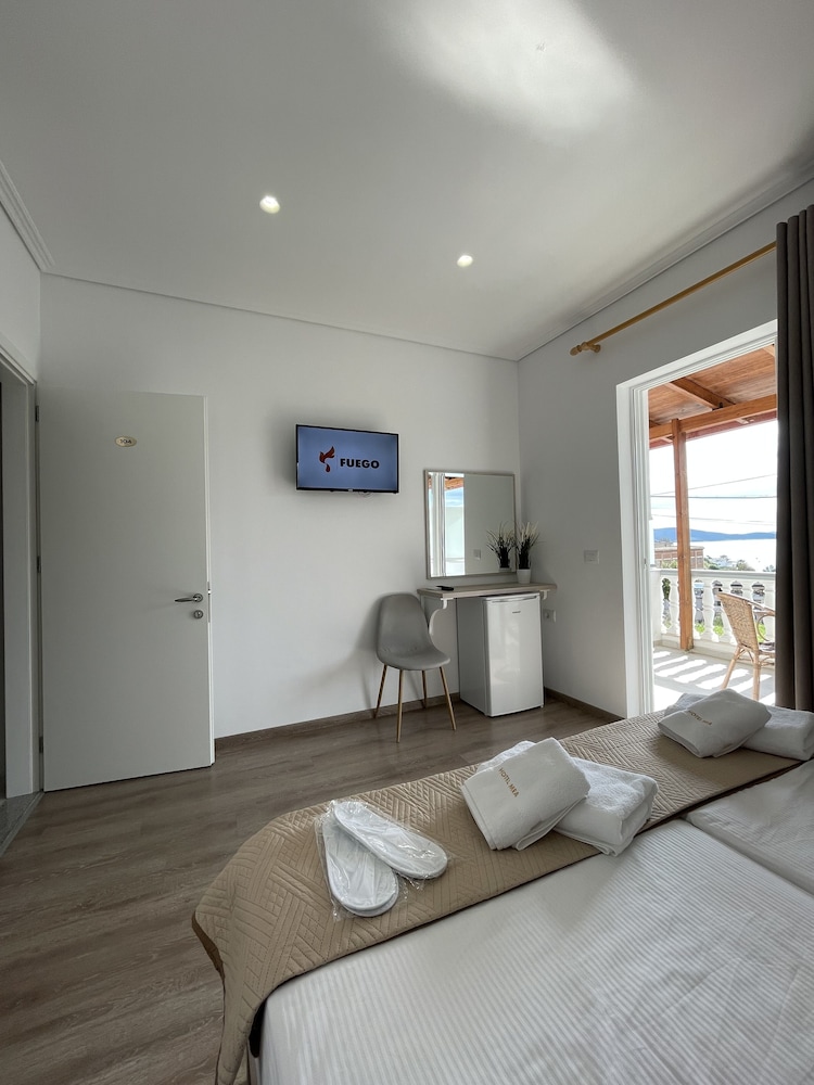 Deluxe Double Room with Sea View photo 1