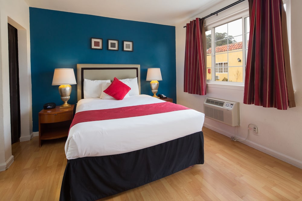 Standard Room, 2 Queen Beds - Photo 13
