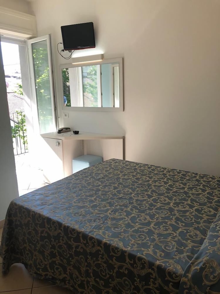 Double or Twin Room photo 3