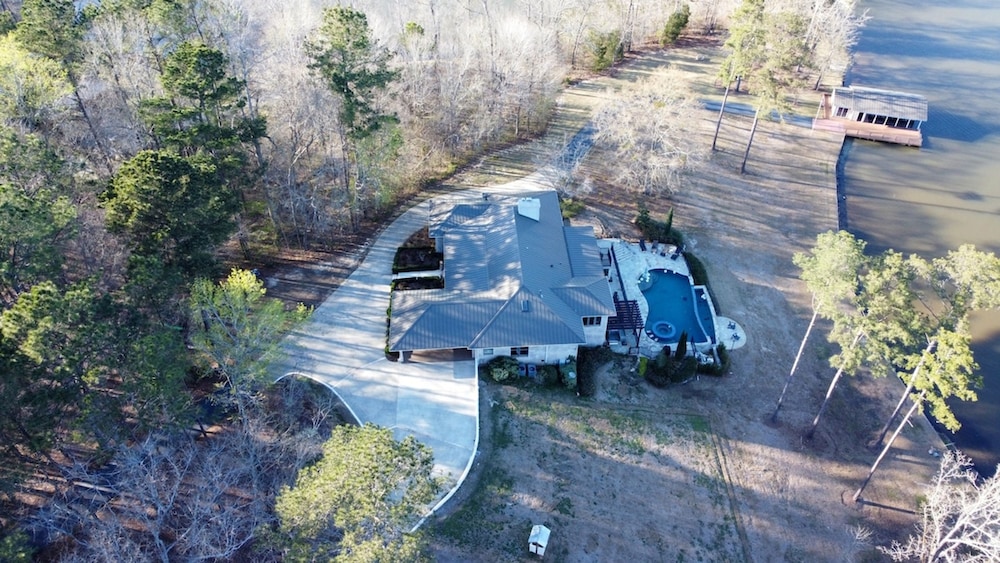 7BR Lakefront Haven Pool Hot Tub Gated 4acres, Billede 8