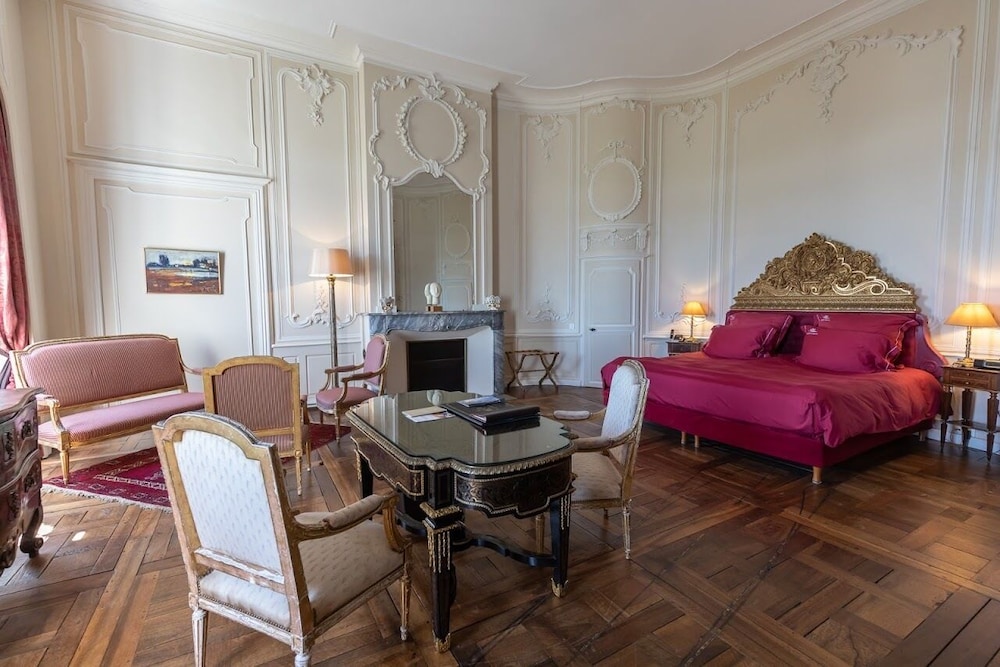 Signature Suite - Photo 1