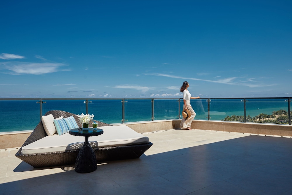 Suite, 1 Bedroom, Balcony photo 2