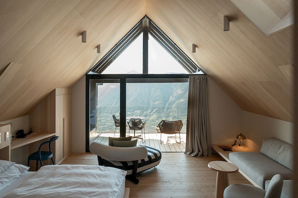 Luxury Penthouse, Balcony, Mountain View