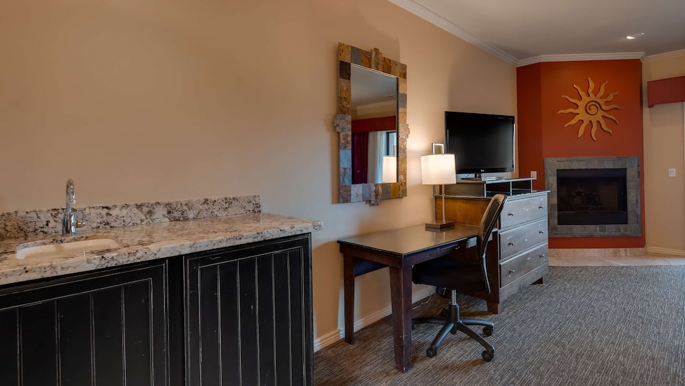 Signature Room, 1 King Bed, Non Smoking, Fireplace (with Sofabed)
