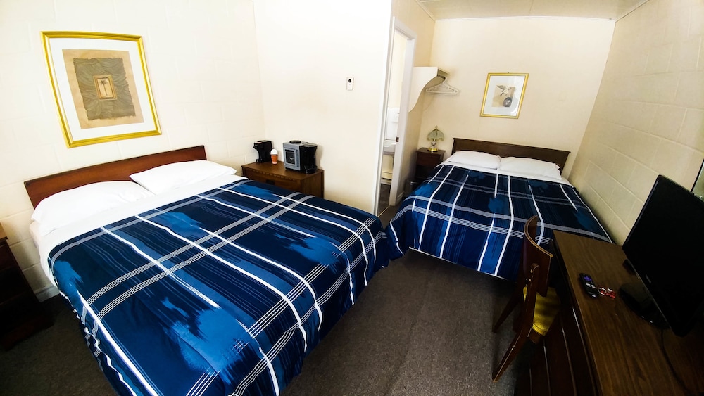 Standard Room, 2 Double Beds, Non Smoking, Courtyard View